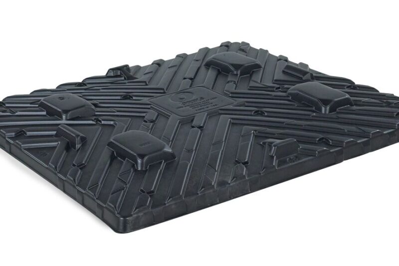 A picture of a black plastic pallet on a white backdrop.