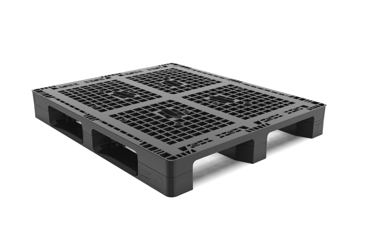 A black plastic 40 X 48 ODYSSEY 3-RUNNER pallet with a white background.