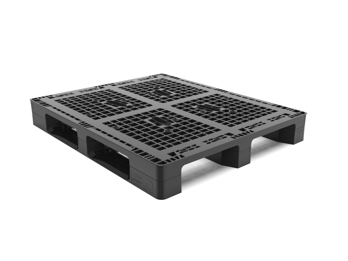 A black plastic 40 X 48 ODYSSEY 3-RUNNER pallet with a white background.